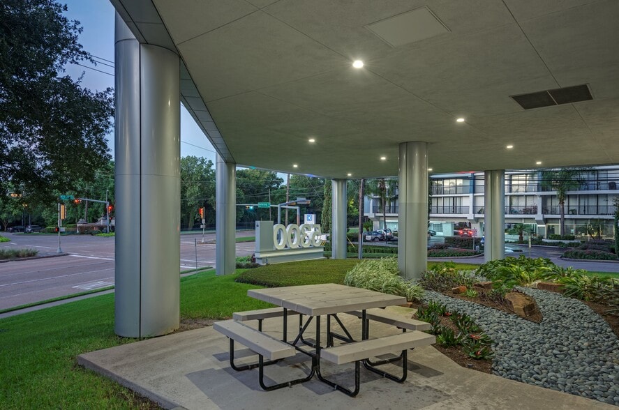 More Photos Of 5300 Memorial Dr, Houston Office For Lease