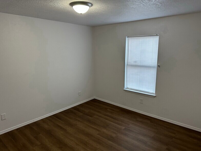 More Photos Of 2810 Vail Ave SE, Albuquerque Apartments For Sale