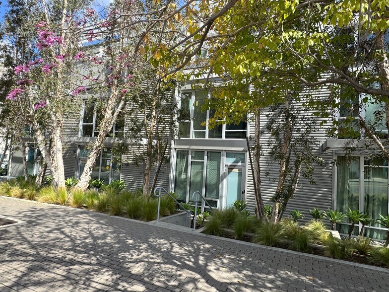 More Photos Of 3450 Cahuenga Blvd W, Los Angeles Office Residential For Lease