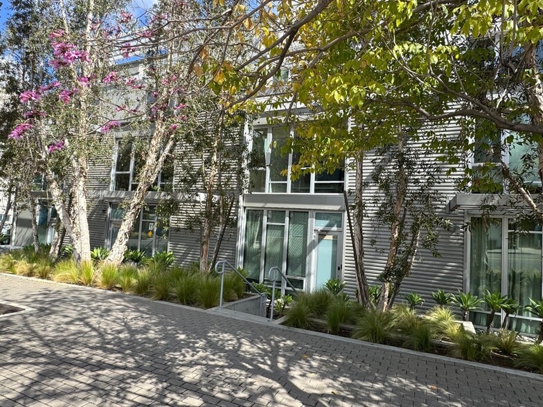 More Photos Of 3450 Cahuenga Blvd W, Los Angeles Office Residential For Sale