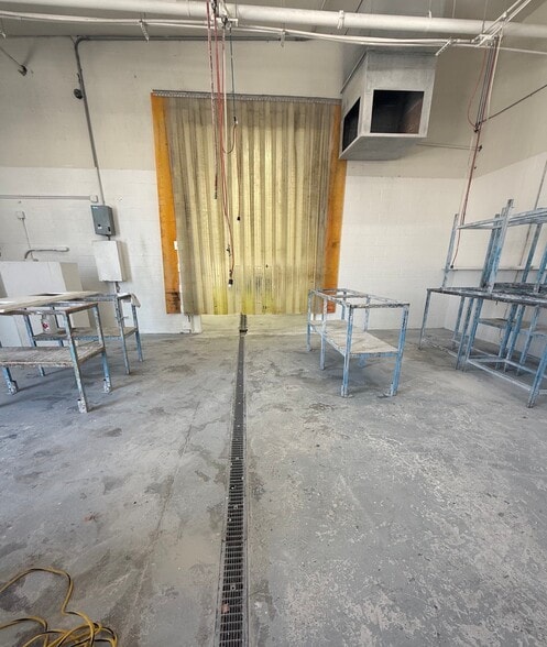 More Photos Of 7322-7324 Atoll Ave, North Hollywood Warehouse For Lease