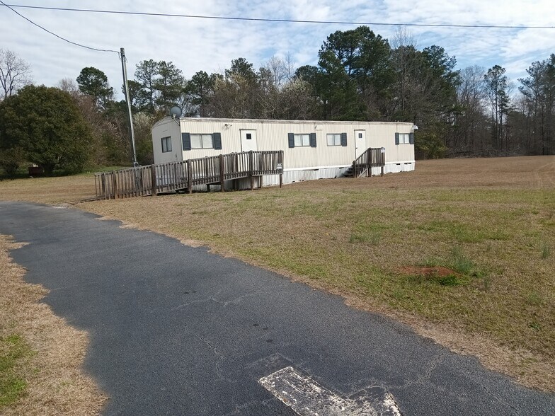 More Photos Of 1344 N 9th St, Griffin Religious Facility For Sale