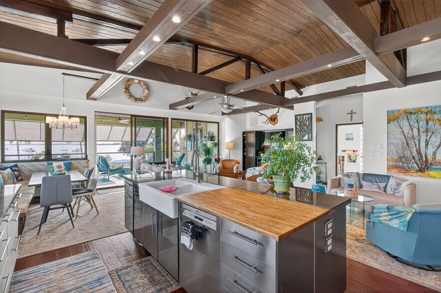 More Photos Of 5657 Shore S blvd, Gulfport Specialty For Sale