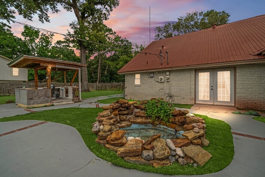 More Photos Of 2042 Teal Dr, Spring Dormitory For Sale