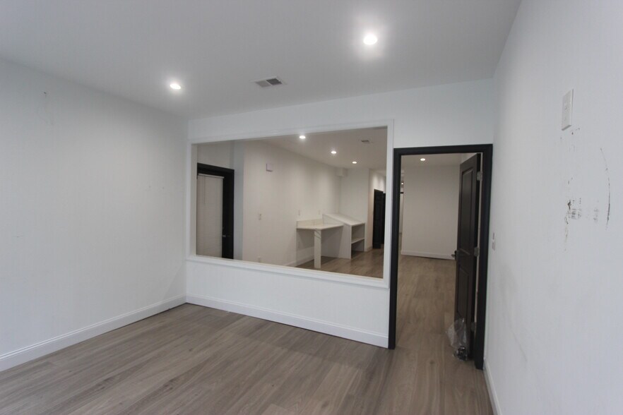 More Photos Of 1802 11th St NW, Washington Office For Lease