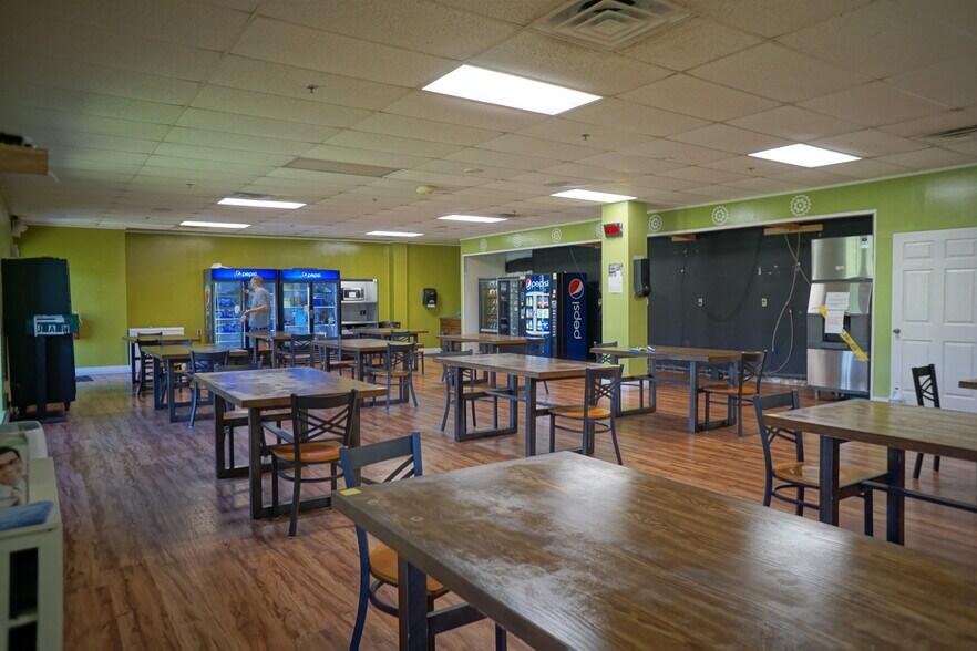 More Photos Of 850 Industrial Rd, Madisonville Manufacturing For Lease