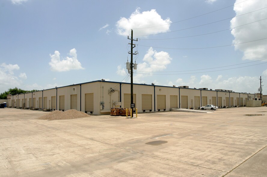 More Photos Of 19408 Park Row, Houston Unknown For Lease