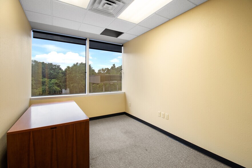 More Photos Of 1920 W Villa Maria Rd, Bryan Medical For Lease
