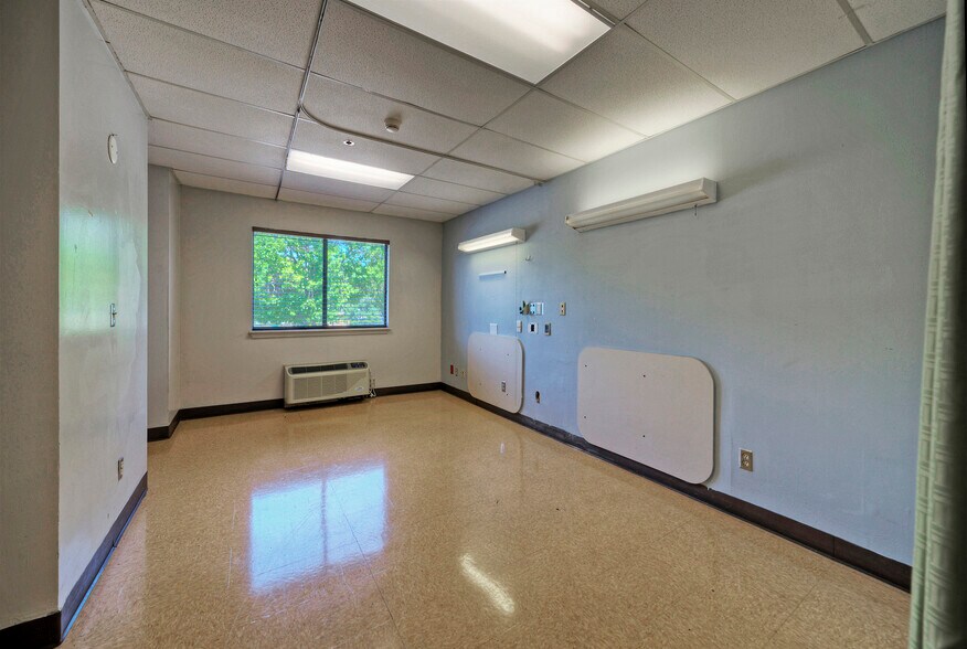 More Photos Of 4207 Burnet Rd, Austin Hospital For Lease