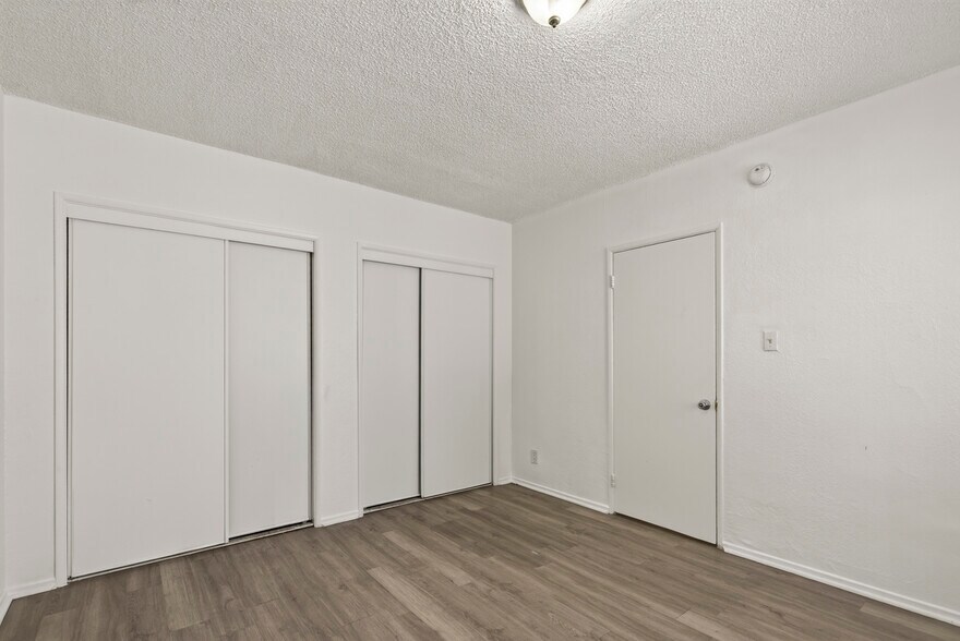 More Photos Of 526-534 W 47th St, Los Angeles Apartments For Sale