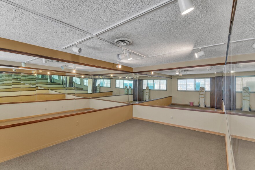 More Photos Of 1601 S Maryland Pky, Las Vegas Office For Sale