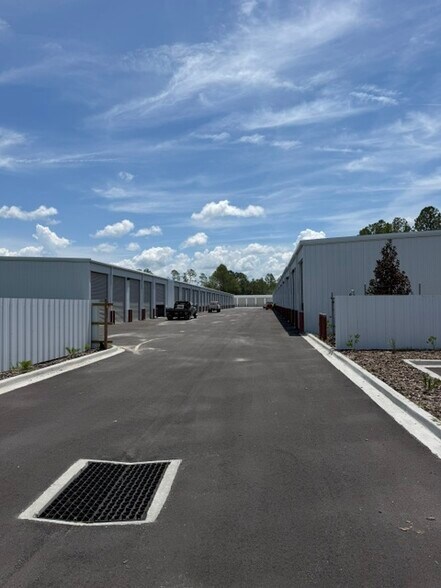 More Photos Of 11691 Industry Dr, Jacksonville Self Storage For Lease