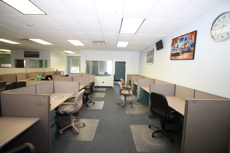 More Photos Of 455 Maryland Dr, Fort Washington Light Manufacturing For Sale