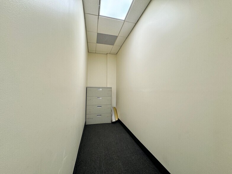 More Photos Of 25-21 49th St, Astoria Office For Lease