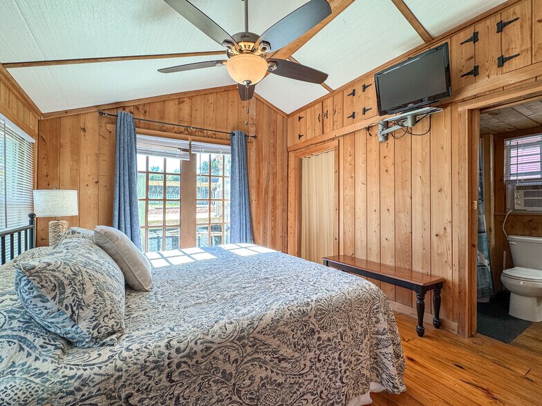 More Photos Of 309 Water St, Apalachicola Marina For Sale