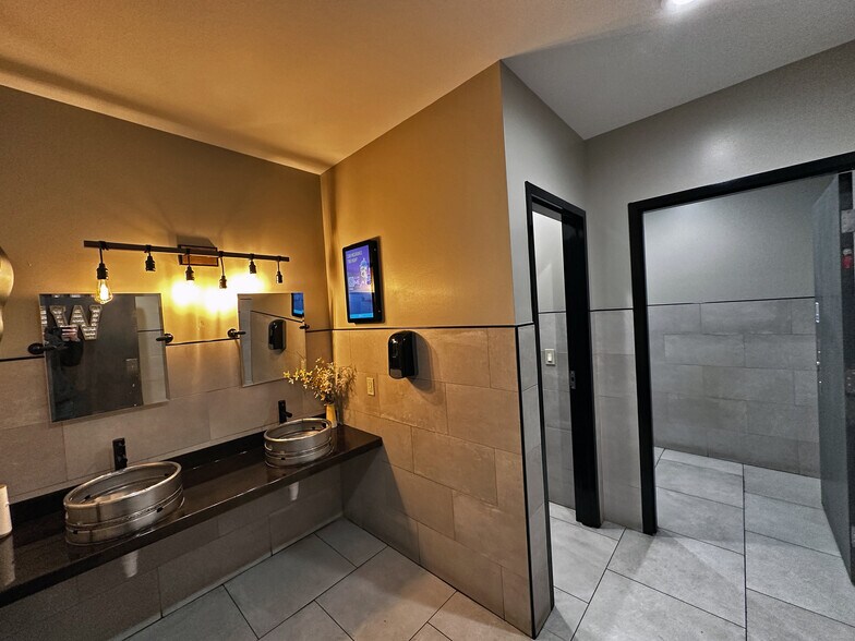 More Photos Of 200 Main St, Hobart Restaurant For Sale