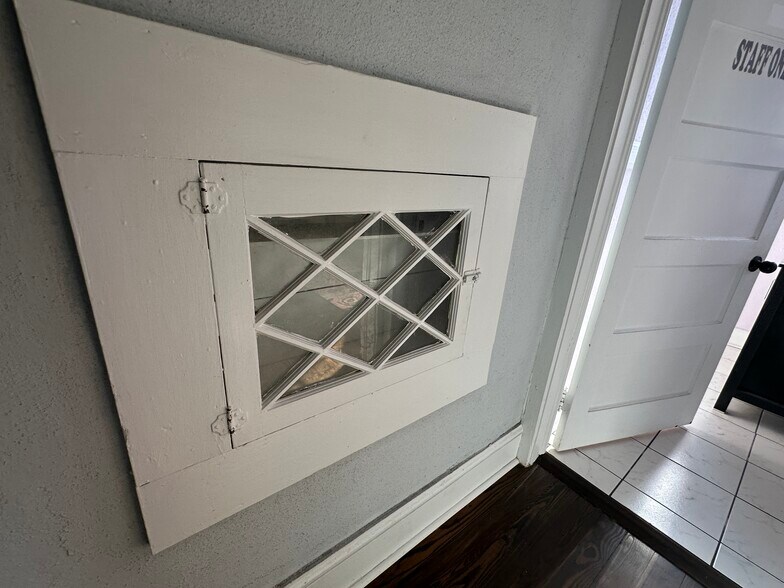 More Photos Of 62 Lee St, Jefferson Office For Sale