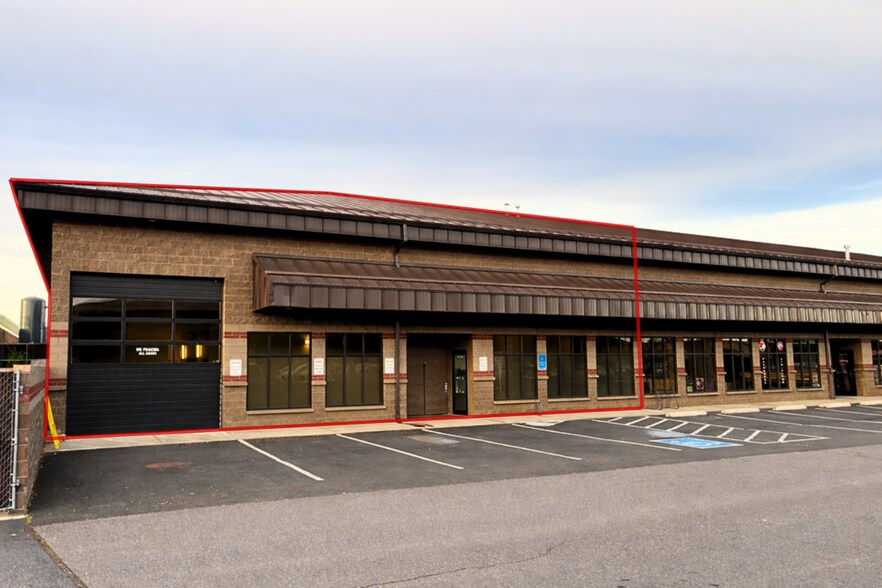 More Photos Of 63056 NE Lower Meadow Dr, Bend Light Distribution For Lease