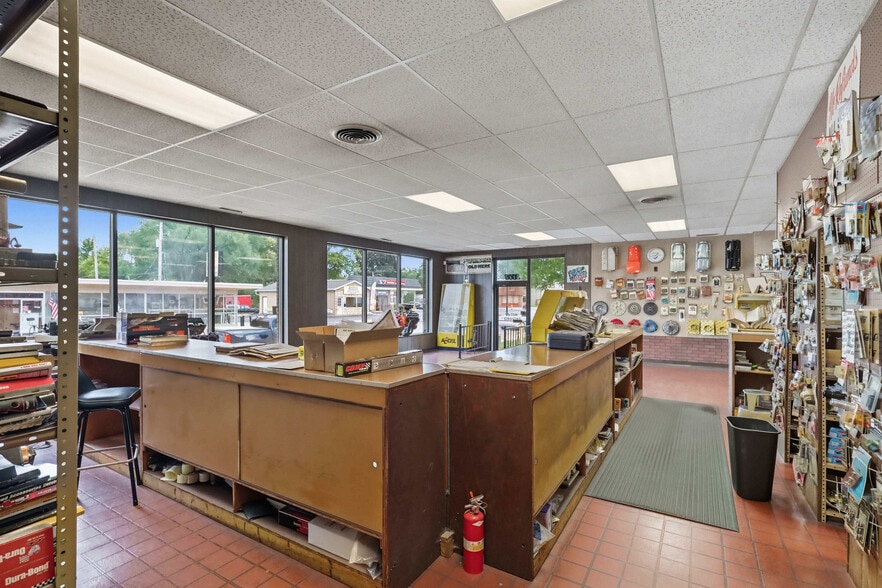 More Photos Of 3006 Avenue of the Cities, Moline Flex For Sale