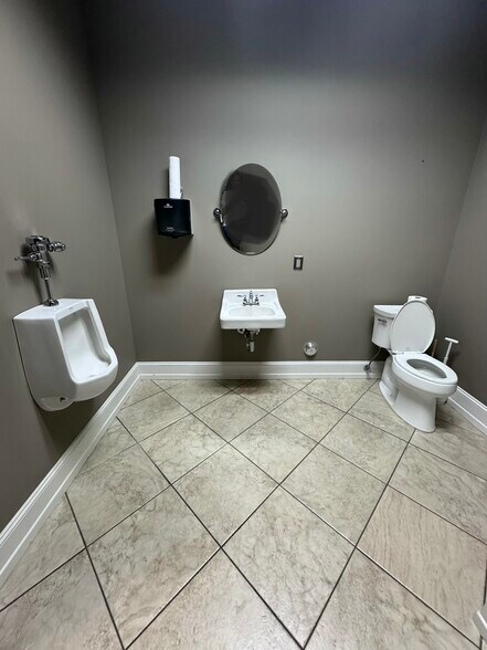 More Photos Of 2355 US Highway 78, Moody Flex For Lease