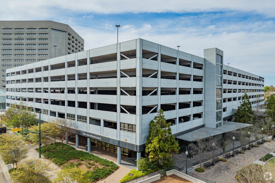 More Photos Of 100 E Capitol St, Jackson Parking Garage For Lease