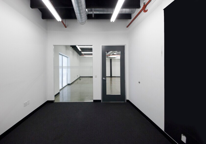 More Photos Of 8901 S La Cienega Blvd, Inglewood Office For Lease