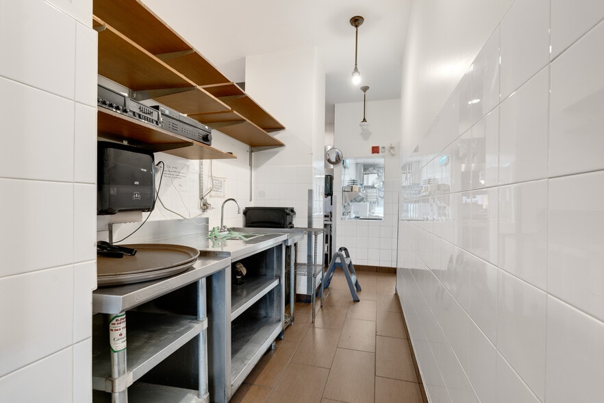 More Photos Of 80-90 Rue Wellington N, Sherbrooke General Retail For Lease