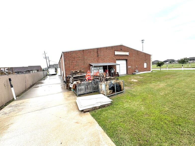 More Photos Of 211 Regency Dr, Wylie Light Manufacturing For Sale