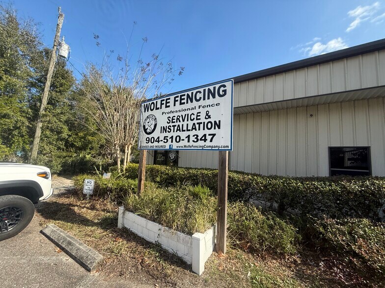 More Photos Of 850500 Us-17, Yulee Warehouse For Lease