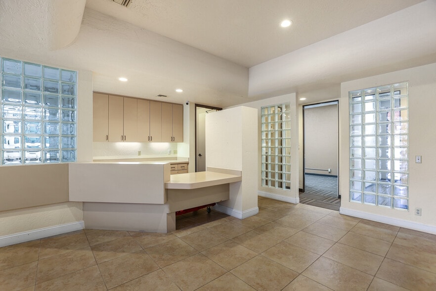 More Photos Of 2100 E Tahquitz Canyon Way, Palm Springs Medical For Lease
