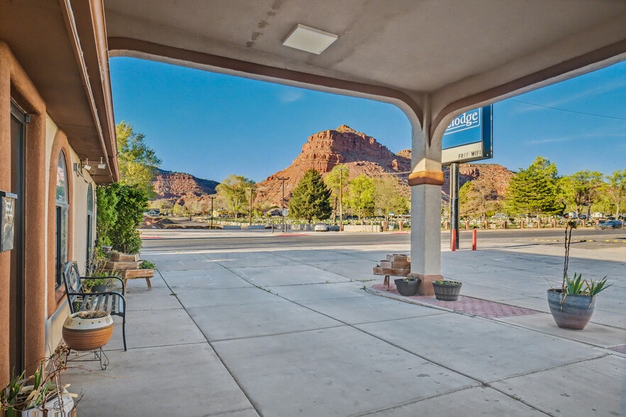 More Photos Of 386 E 300 S, Kanab Hotel For Sale