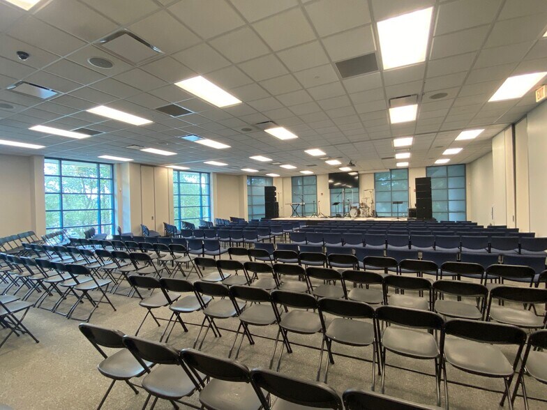 More Photos Of 2020 W University Ave, Gainesville Office For Lease