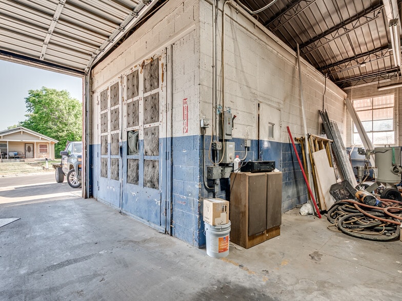 More Photos Of 2812 S Walker Ave, Oklahoma City Auto Dealership For Sale