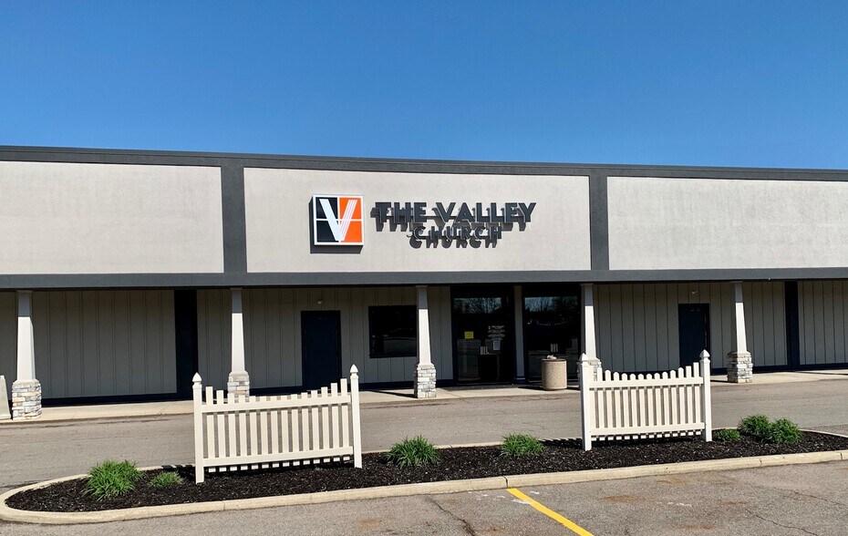 More Photos Of 900-982 N Market St, Troy Unknown For Lease