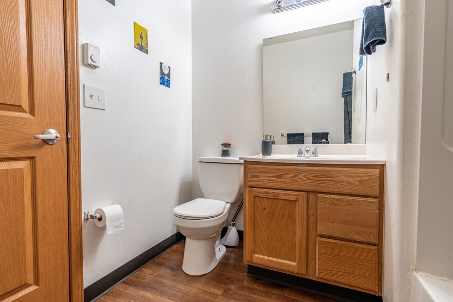 More Photos Of 625 Red Table Dr, Gypsum Apartments For Sale