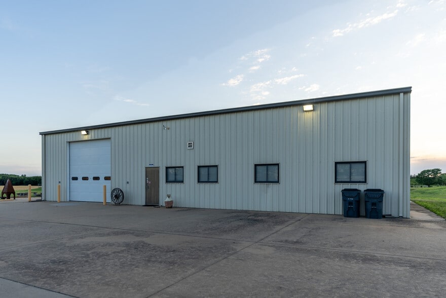 More Photos Of 6415 W 95th St S, Clearwater Warehouse For Sale