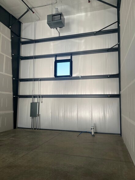 More Photos Of 1035 SE Frontier Ave, Waukee Industrial For Lease