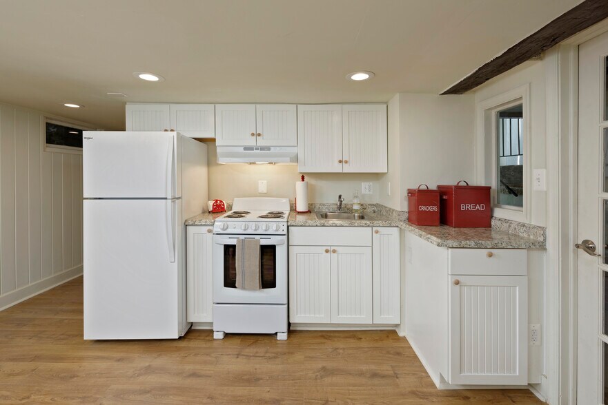 More Photos Of 17 S Madison St, Middleburg Storefront Retail Residential For Sale