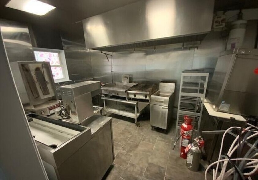 More Photos Of 4164 Victory Blvd, Staten Island Restaurant For Sale