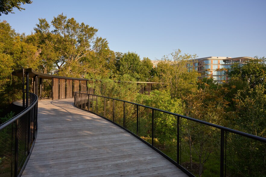 More Photos Of 1017 Springdale Rd, Austin Unknown For Lease