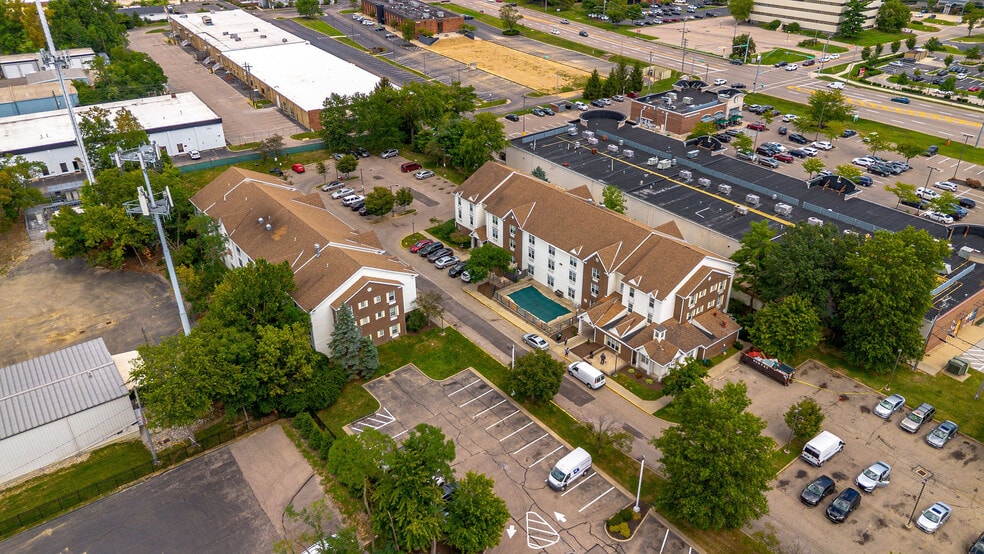 Primary Photo Of 4650 Cornell Rd, Blue Ash Hotel For Sale