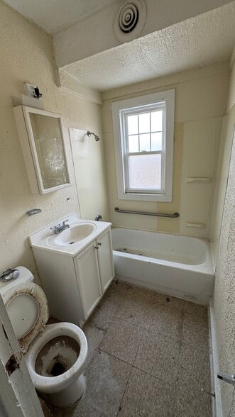 More Photos Of 1832 Willowhurst Rd, Cleveland Apartments For Sale