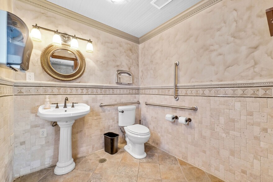 More Photos Of 41955 Main St, Temecula Freestanding For Sale