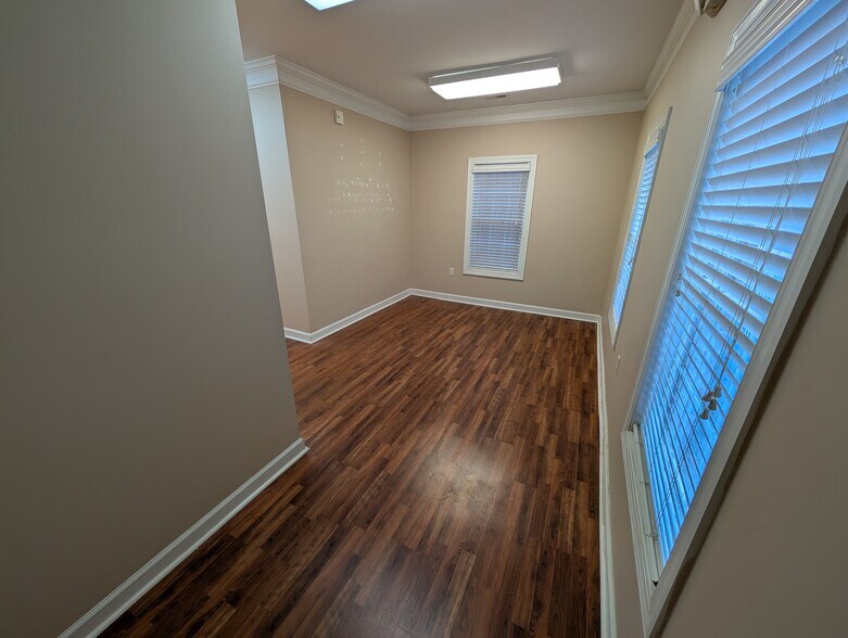 More Photos Of 6511 Creedmoor Rd, Raleigh Office For Lease