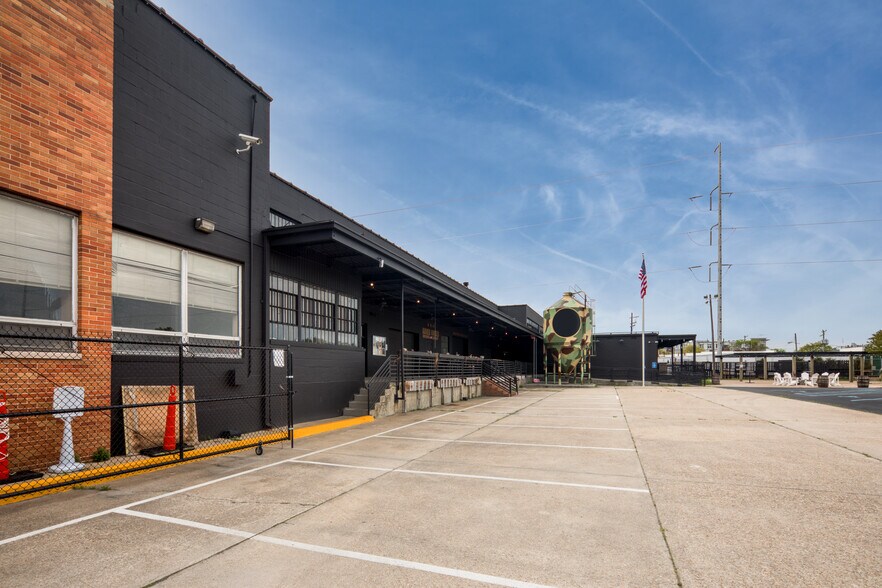 More Photos Of 211 W 24th St, Norfolk Warehouse For Sale