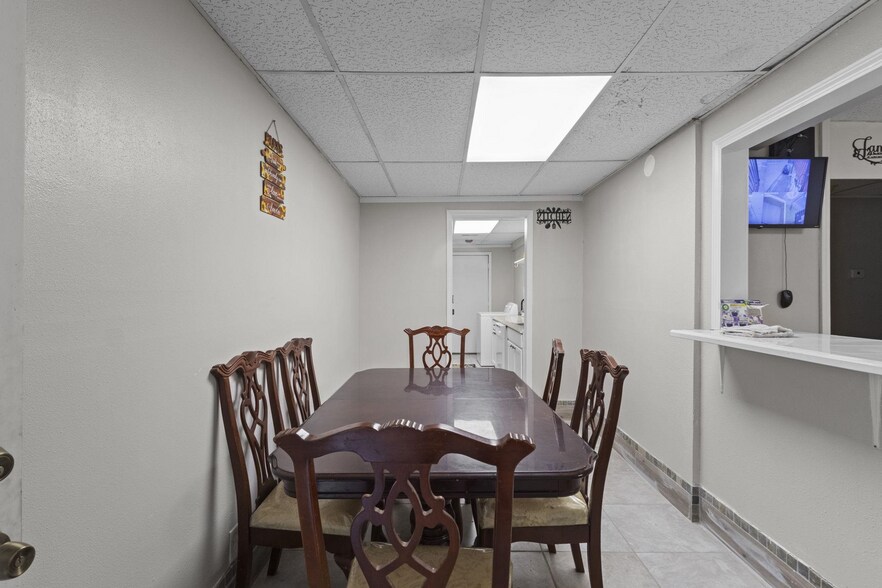 More Photos Of 1610 W Park Ave, Orange Service Station For Sale