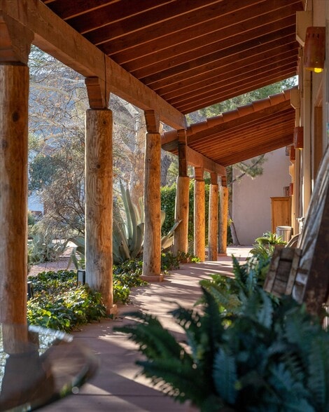 More Photos Of 10 Rojo Dr, Sedona Hotel For Sale