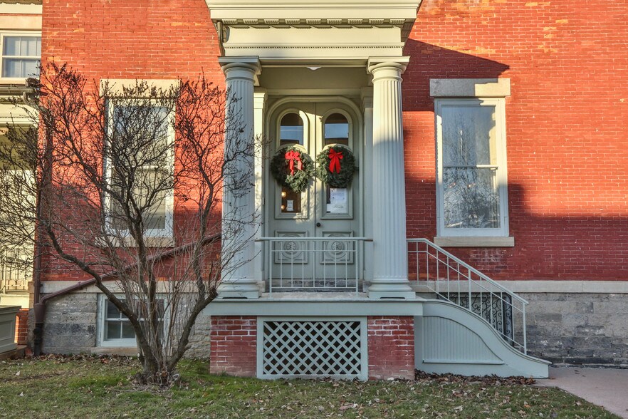 More Photos Of 129-133 S Fitzhugh St, Rochester Office Residential For Lease