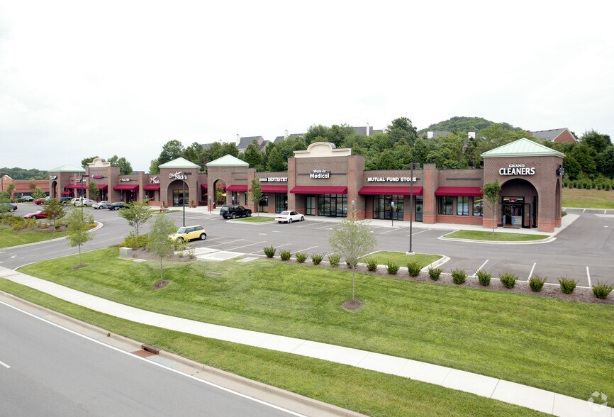 More Photos Of 9040 Carothers Pky, Franklin Storefront For Lease