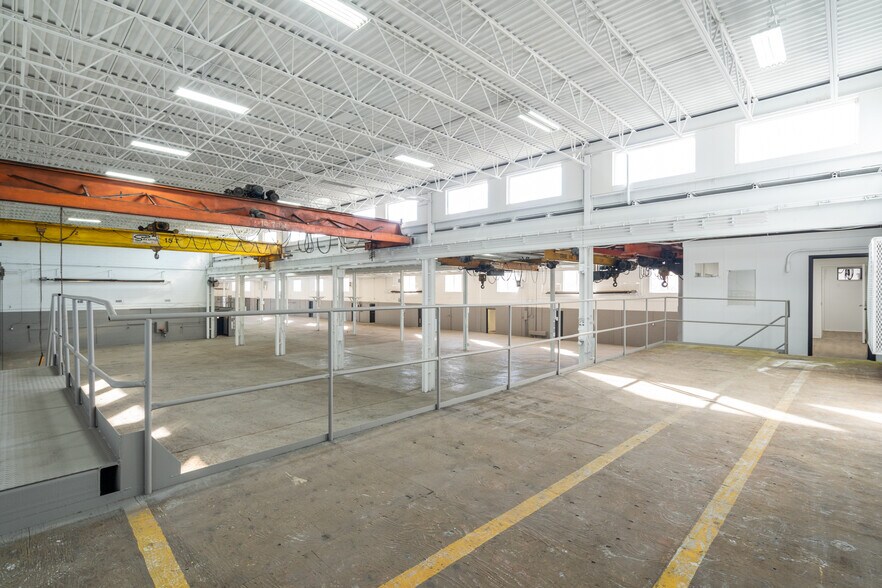 More Photos Of 100 Burland Cres, Hamilton Warehouse For Lease
